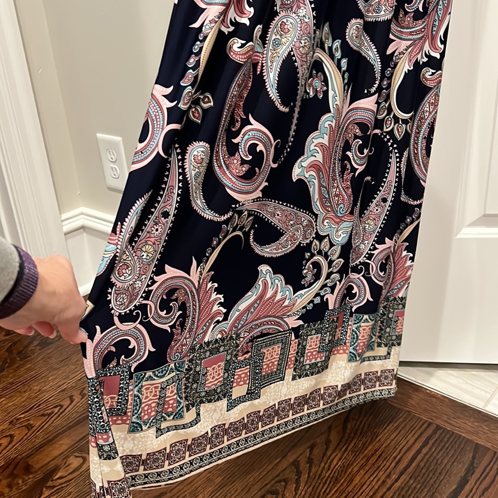 Beautiful paisley Maxi dress - Picture 3 of 10